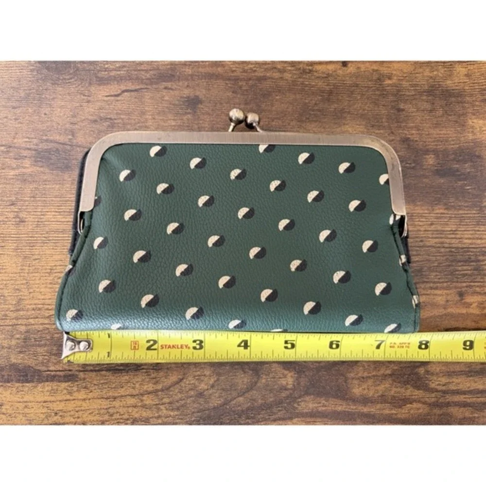 Time‎ And Tru Kiss Lock Bi-Fold Green Wallet Geo Dot Design